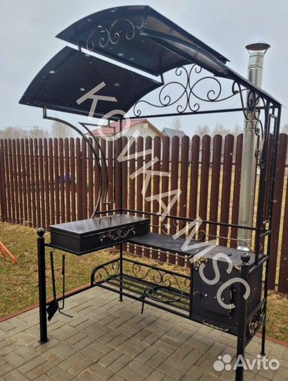 Мангал с крышей