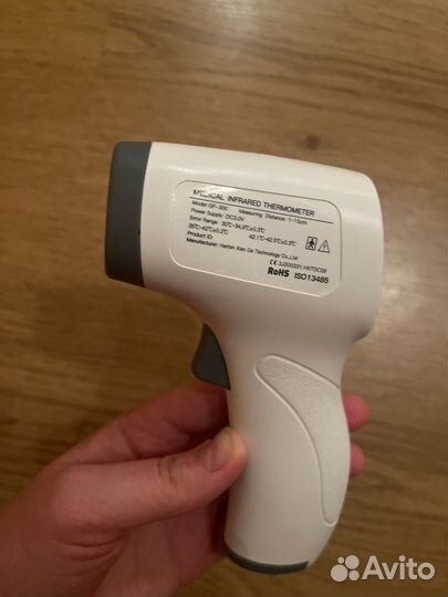 Бесконтактный инфракрасный термометр