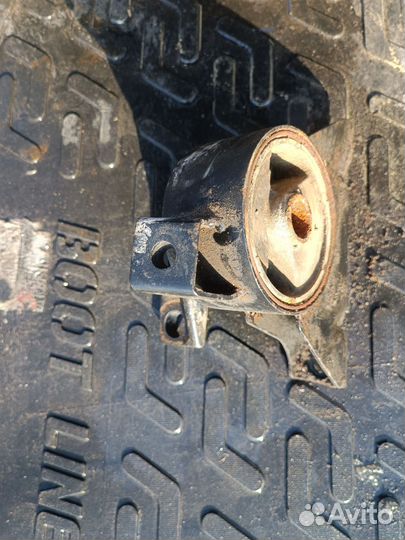 Подушка двигателя 1.8 Mazda Premacy CP