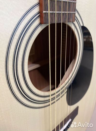 Акустическая гитара