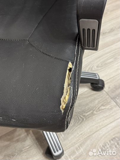 Офисное кресло