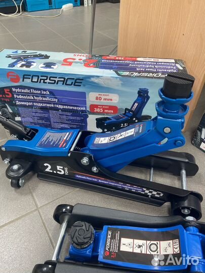 Домкрат подкатной 2.5т