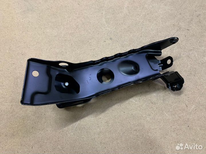 Правая стойка передней панели Vitara