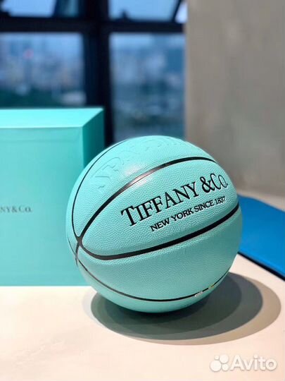 Баскетбольный мяч Tiffany & co 107