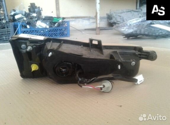 Фонарь в крышку правый Lexus NX (2014-2020)