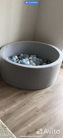 Сухой бассейн с шариками