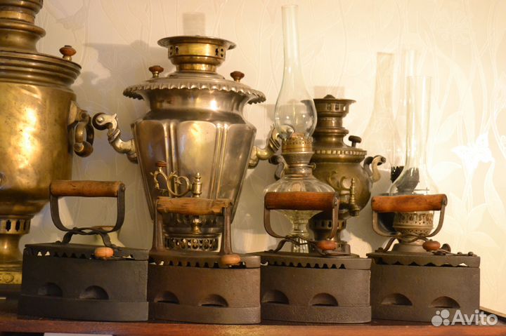 Старинный чугунный утюг