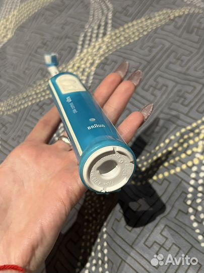 Электрическая зубная щетка braun oral b