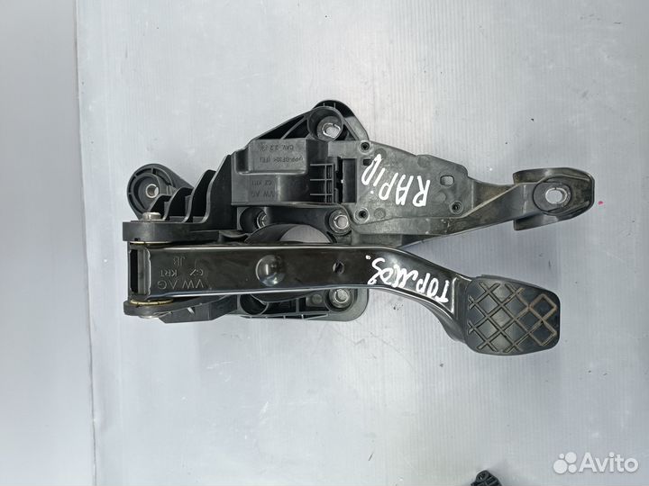 Педаль тормоза Skoda Rapid