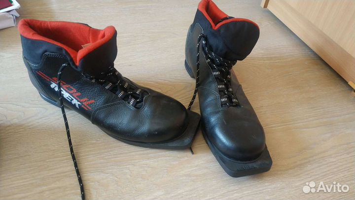 Лыжные ботинки