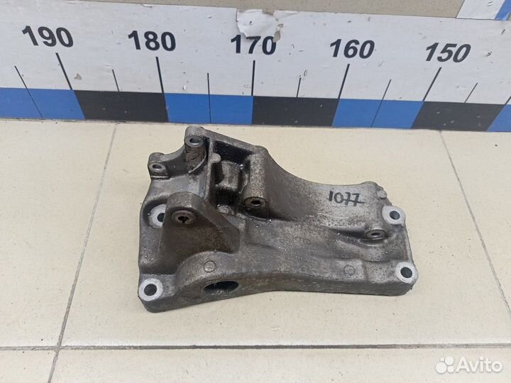 Кронштейн генератора Octavia (A4 1U) 2000-2011