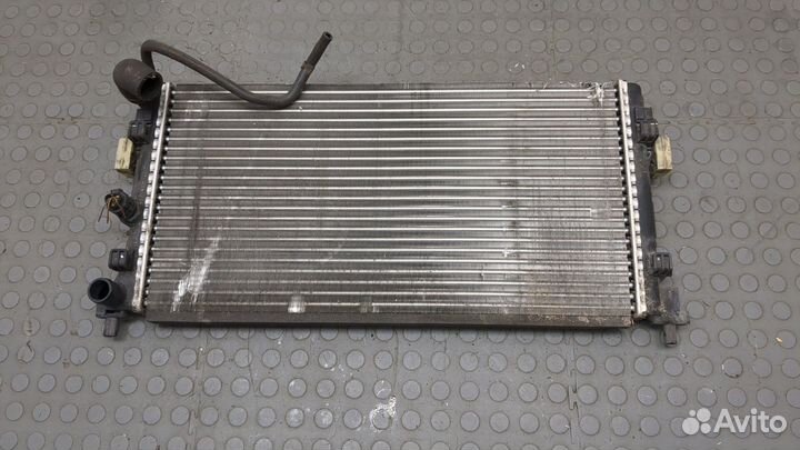 Радиатор охлаждения двигателя Skoda Fabia