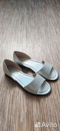 Босоножки серебристые 38