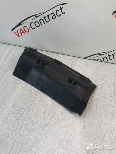 Накладка на фонарь задняя правая Volkswagen Jetta