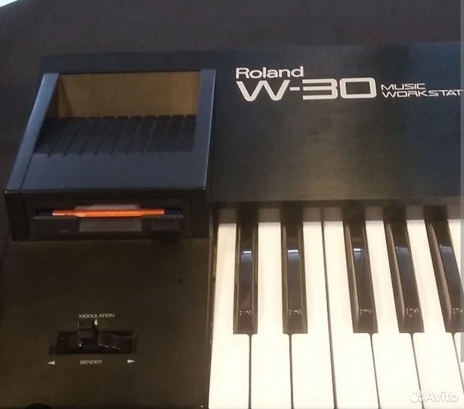 Синтезатор сэмплер Roland W30