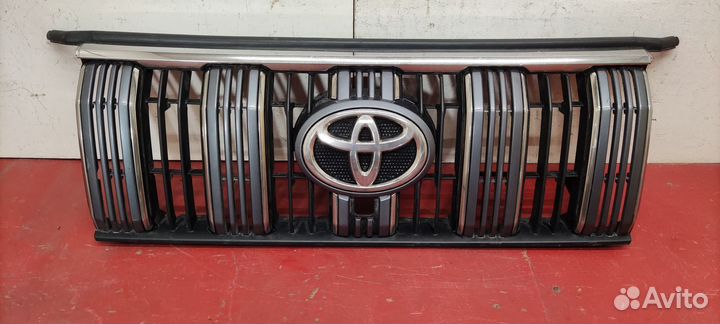 Решетка радиатора Toyota Land Cruiser 150