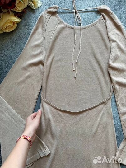 Пляжное платье с открытой спиной