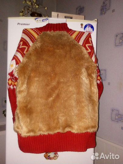 Кофта советских времён на замке