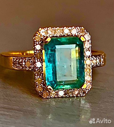 Кольцо с изумрудом и бриллиантами. серебро 925