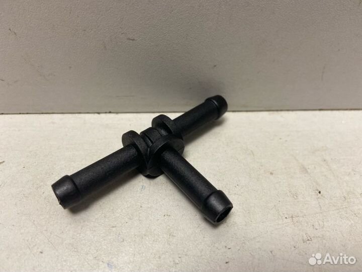 Фланец системы охлаждения Volkswagen Golf V