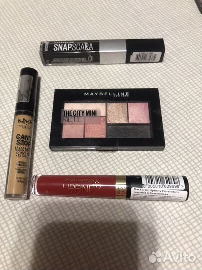 Декоративная косметика набором