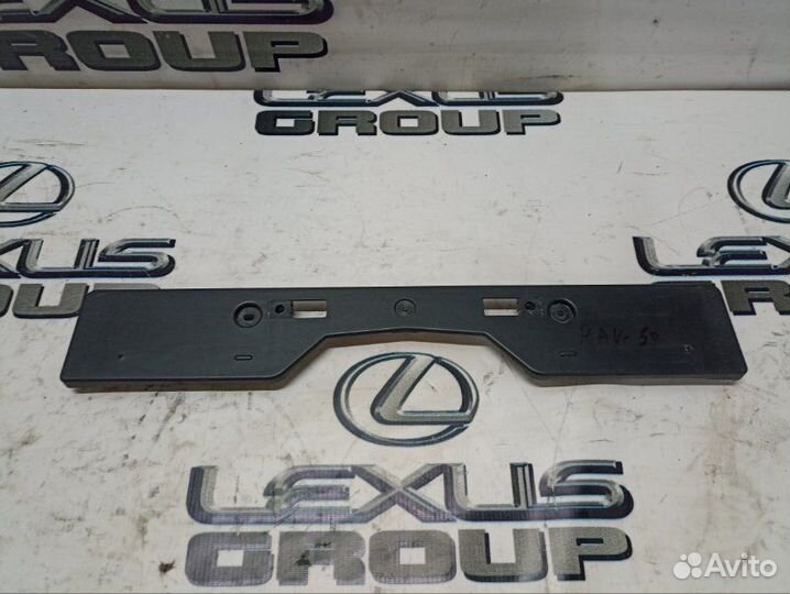 Панель крепления номерного знака перед. Toyota RAV