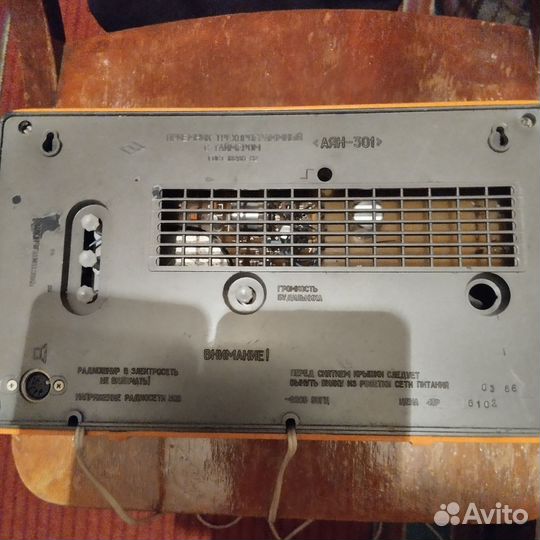 Радиоприемник ссср/трехпрограмник/ новый