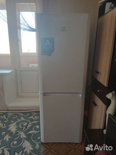 Холодильник бу indesit