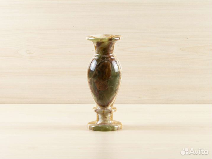 Ваза из оникса для цветов