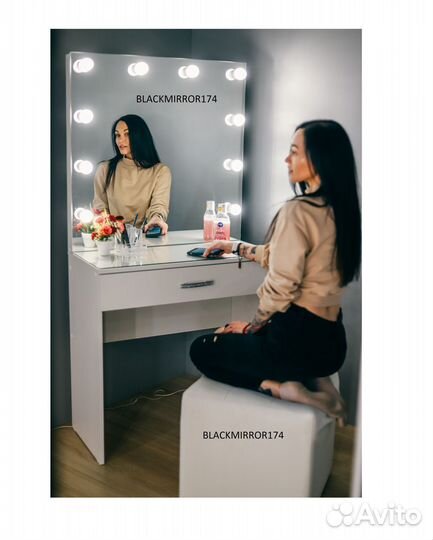 Гримёрный стол с безрамным зеркалом новый