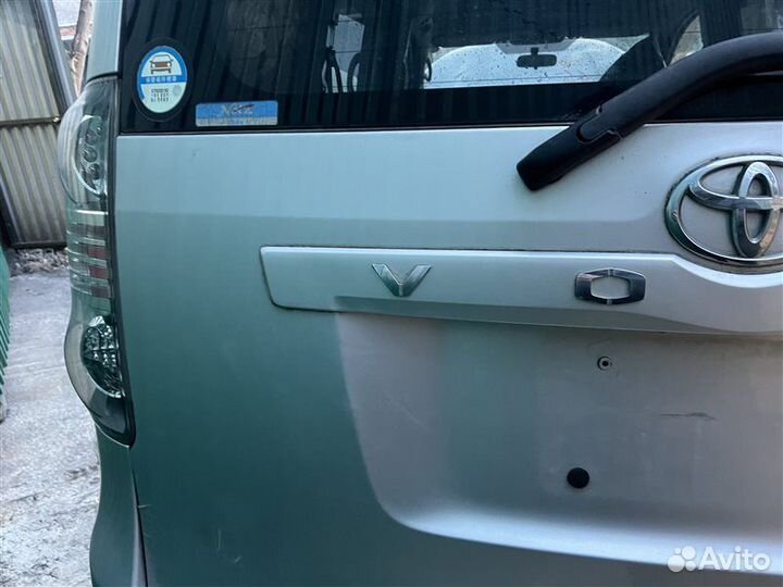 Стоп-сигнал задний левый Toyota Noah/Voxy ZRR70