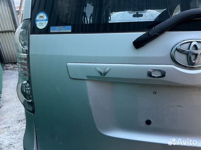 Стоп-сигнал задний левый Toyota Noah/Voxy ZRR70