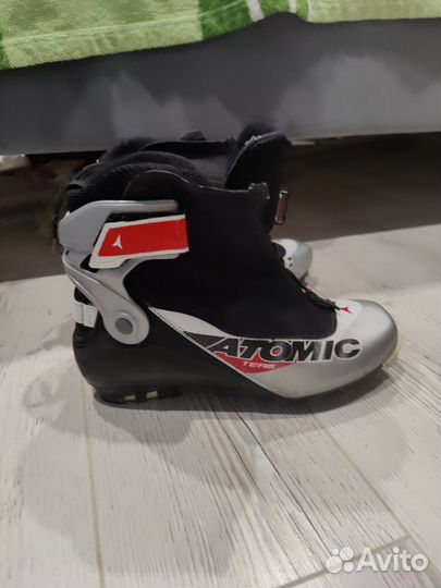 Лыжи и лыжные ботинки