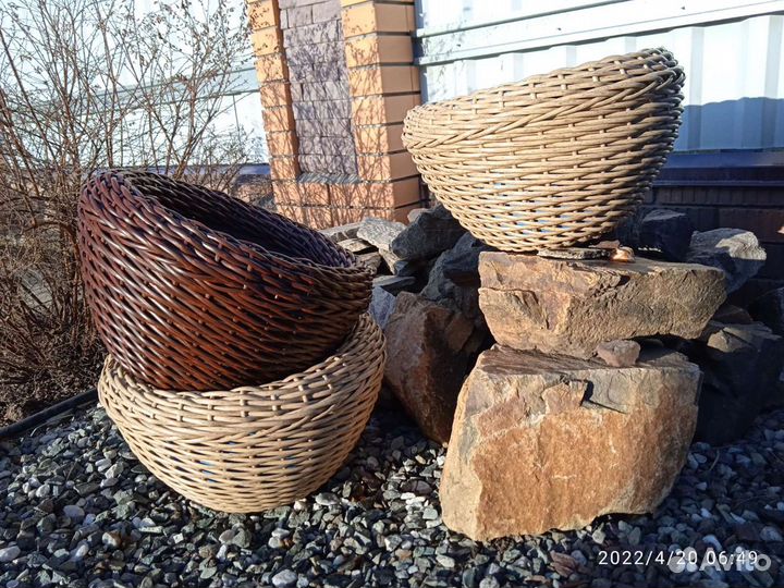 Кашпо из искусственного ротанга