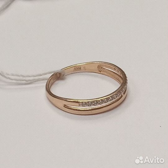 Кольцо с синтетическим камнем Золото