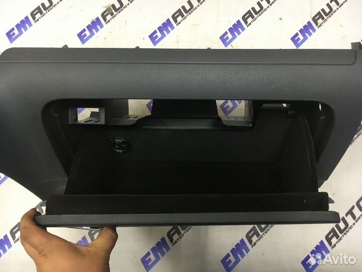 Бардачок Фольксваген Гольф 5