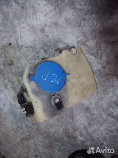 Бочек омывателя Мерседес w202