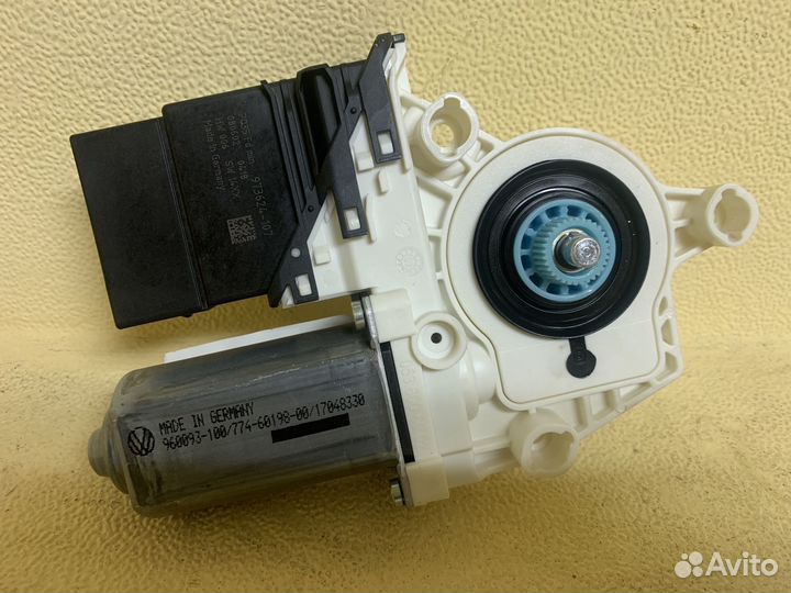 Моторчик стеклоподъемника задний левый Passat b6