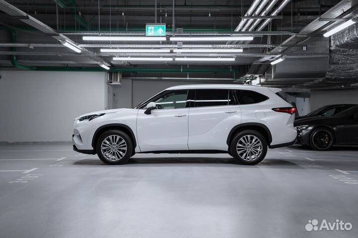 Toyota Highlander 2.0 AT, 2024, 3 км