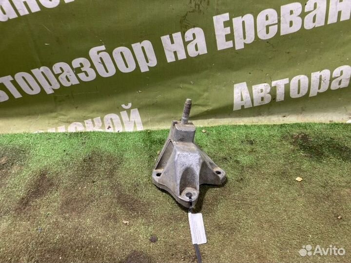 Кронштейн опоры кпп Ford Focus 1