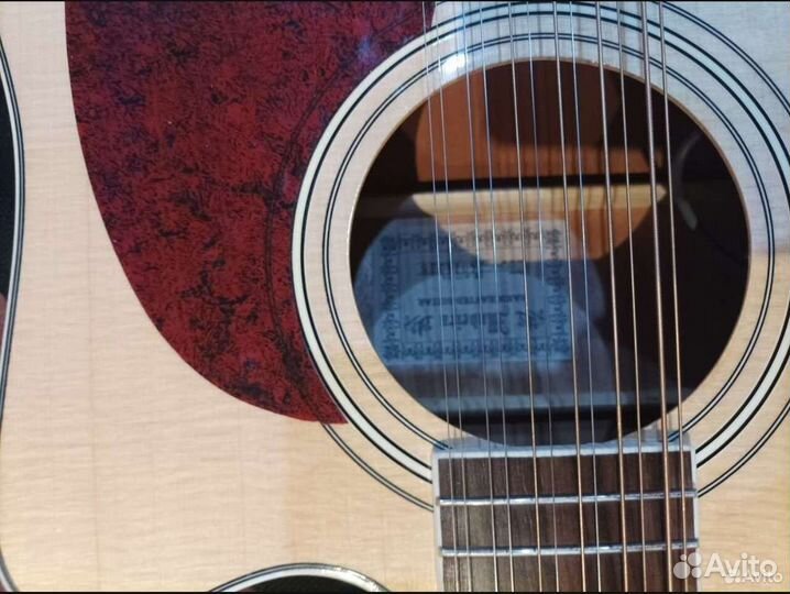 Акустическая гитара