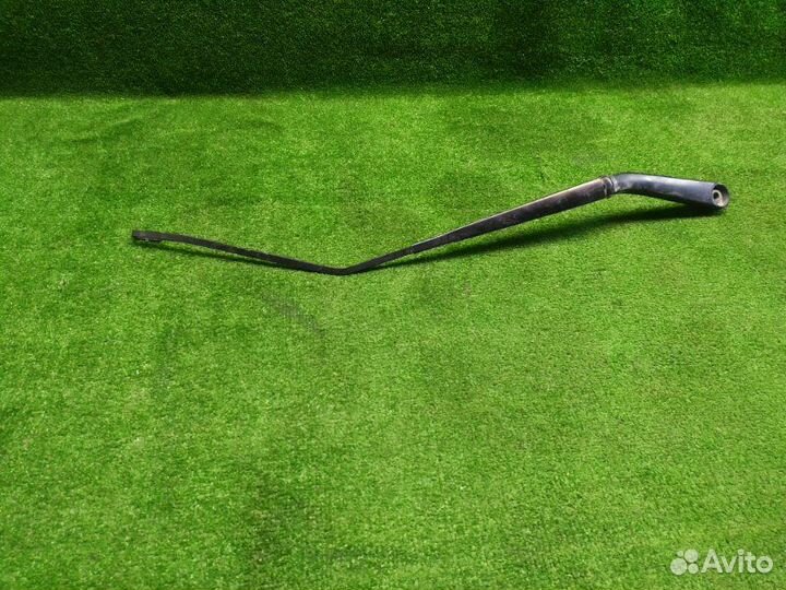 Поводок стеклоочистителя передний правый Nissan