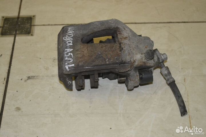 Тормозной суппорт передний левый Skoda Octavia А5