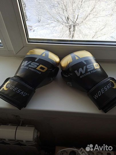 Боксерские перчатки черные, новые