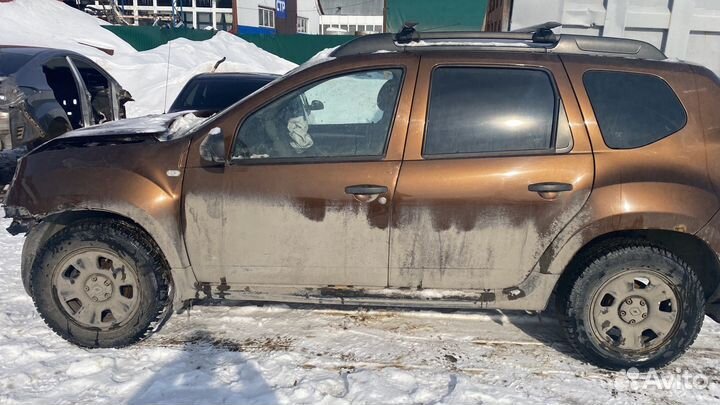 Дверь передняя левая Renault duster 1