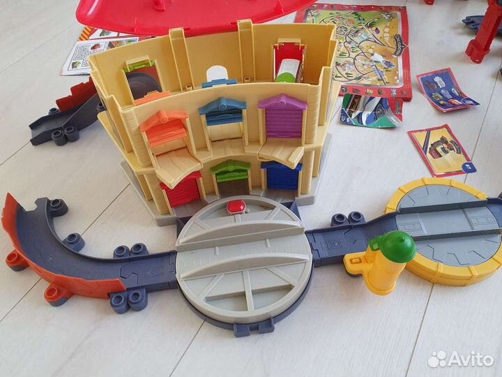 5 наборов Чаггинтон, много паровозиков, гараж,ящик