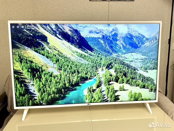 Белый 4K UHD LG 43