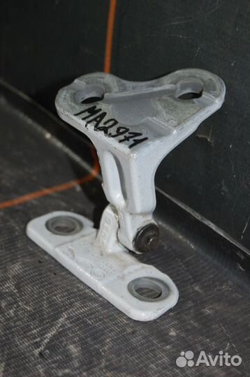 Петля двери передней правой - Jaguar F-Pace