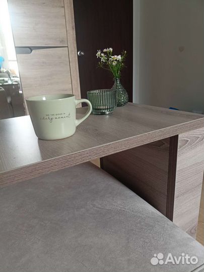 Столик придиванный новый