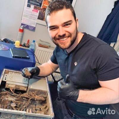 Ученик мастера по ремонту компьютеров